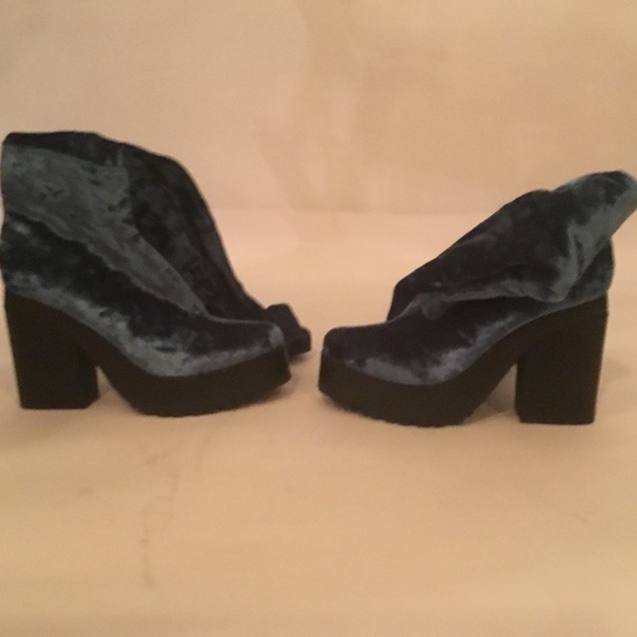 NWOT BLUE  VELVET OVER THE KNEE PLATFORM BOOTS - Picture 2 of 4